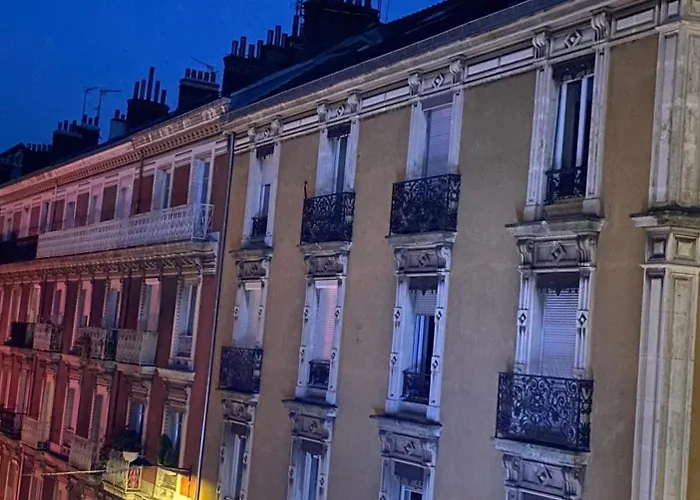 Le Condorcet. Charme Et Confort A Championnet